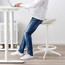 Standing desks : Benefits of Standing Desk | Office Furniture Outlet