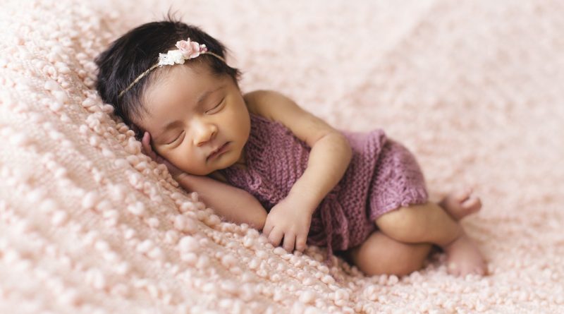 Newborns Babies and their sleeping patterns How many hours should a newborn baby sleep